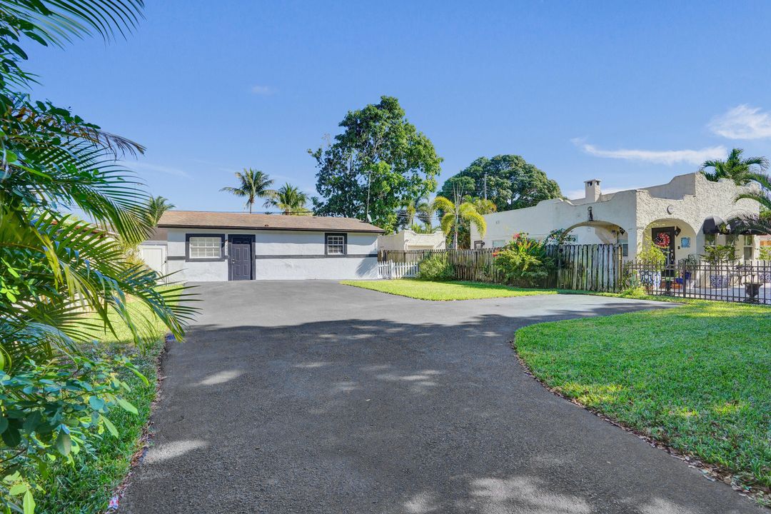 待售: $445,000 (2 贝兹, 2 浴室, 884 平方英尺)