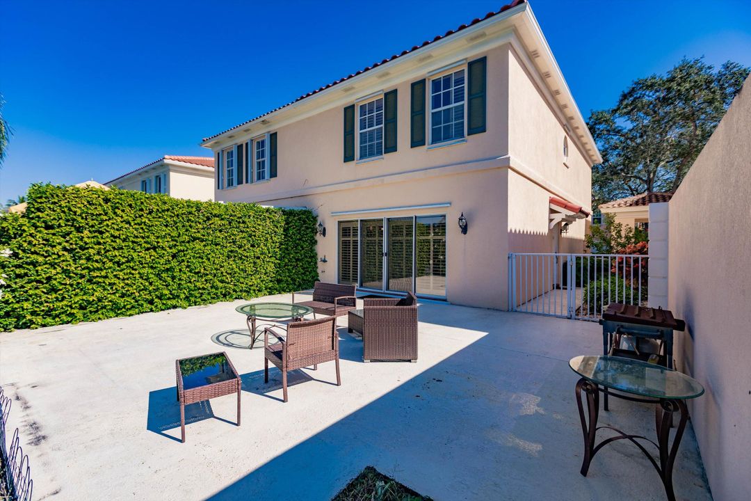 Activo con contrato: $389,500 (3 camas, 2 baños, 1298 Pies cuadrados)