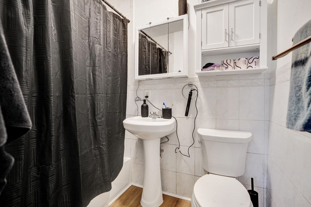 待售: $445,000 (2 贝兹, 2 浴室, 884 平方英尺)