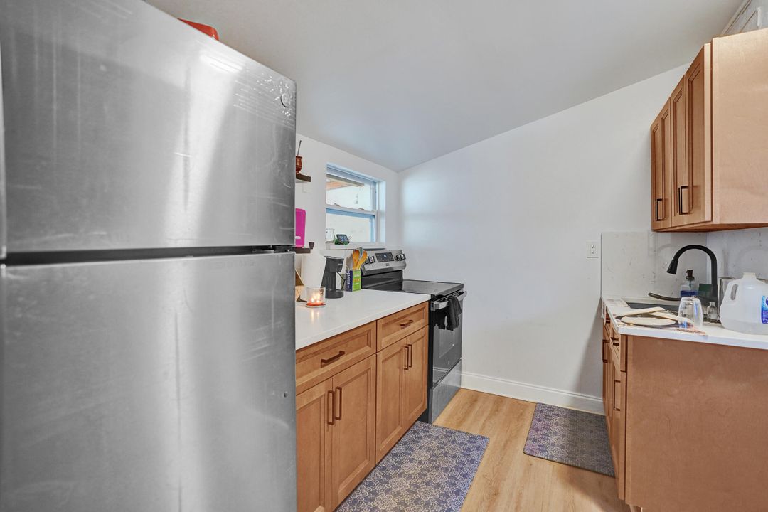 待售: $445,000 (2 贝兹, 2 浴室, 884 平方英尺)