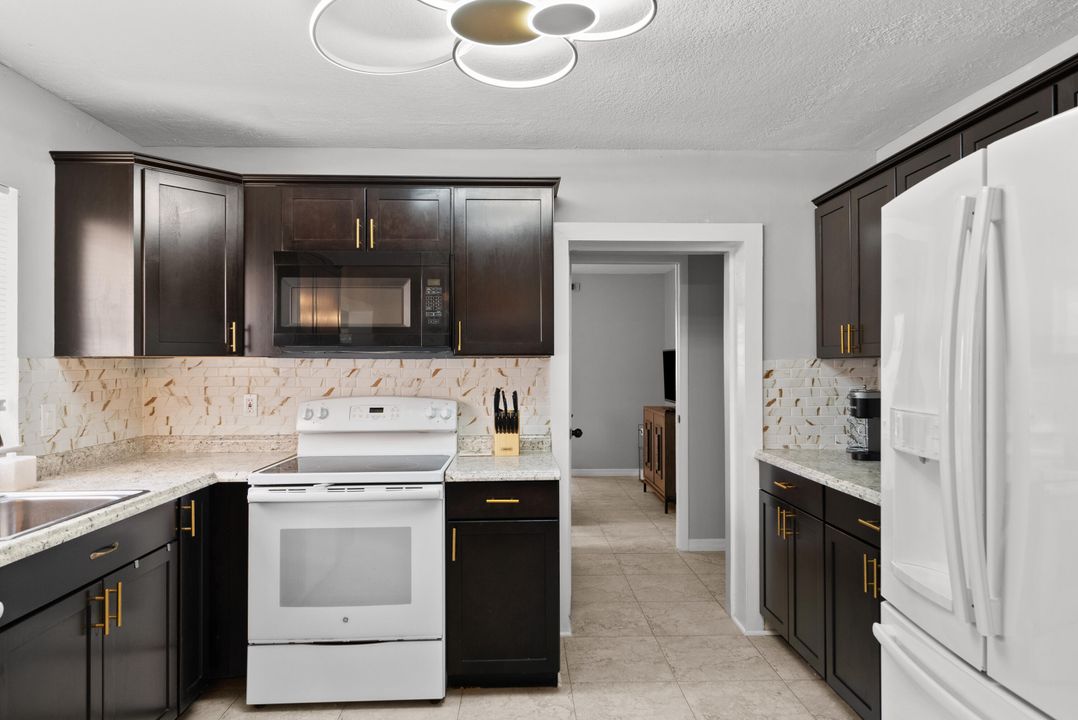 For Rent: $10,000 (3 beds, 2 baths, 1870 Square Feet)