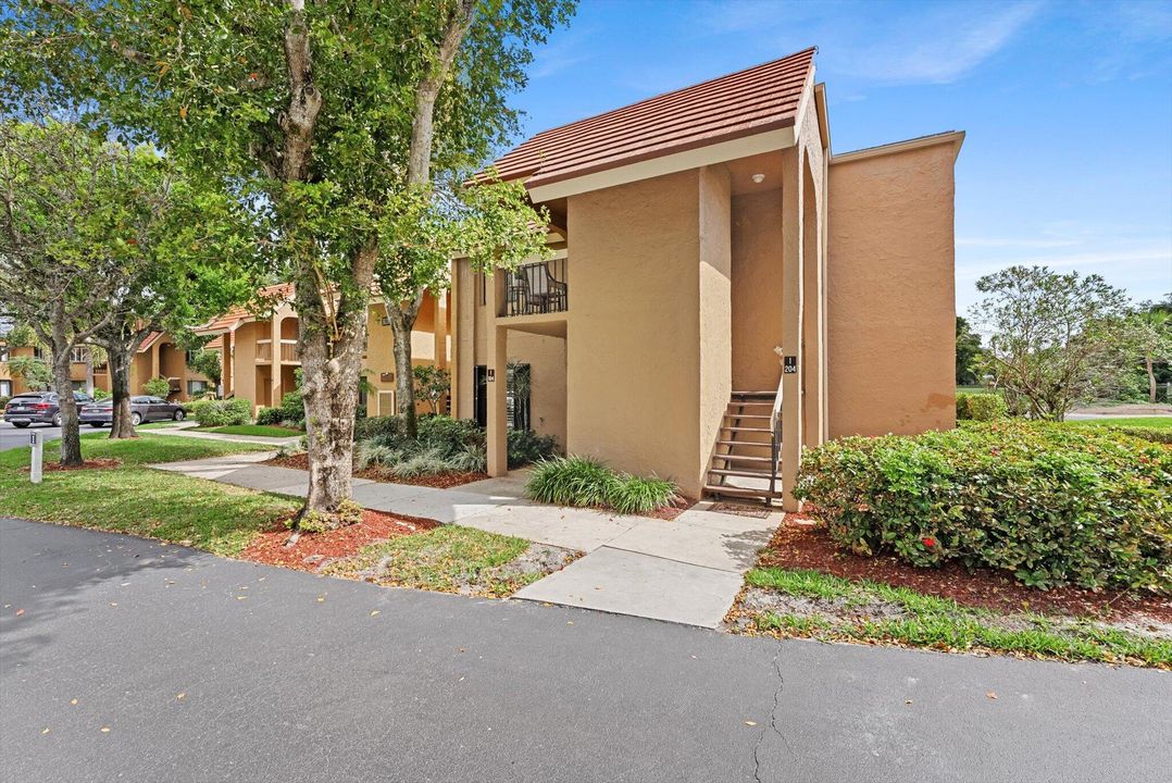 For Rent: $4,000 (2 beds, 2 baths, 1196 Square Feet)