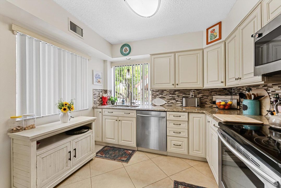 For Rent: $4,000 (2 beds, 2 baths, 1196 Square Feet)