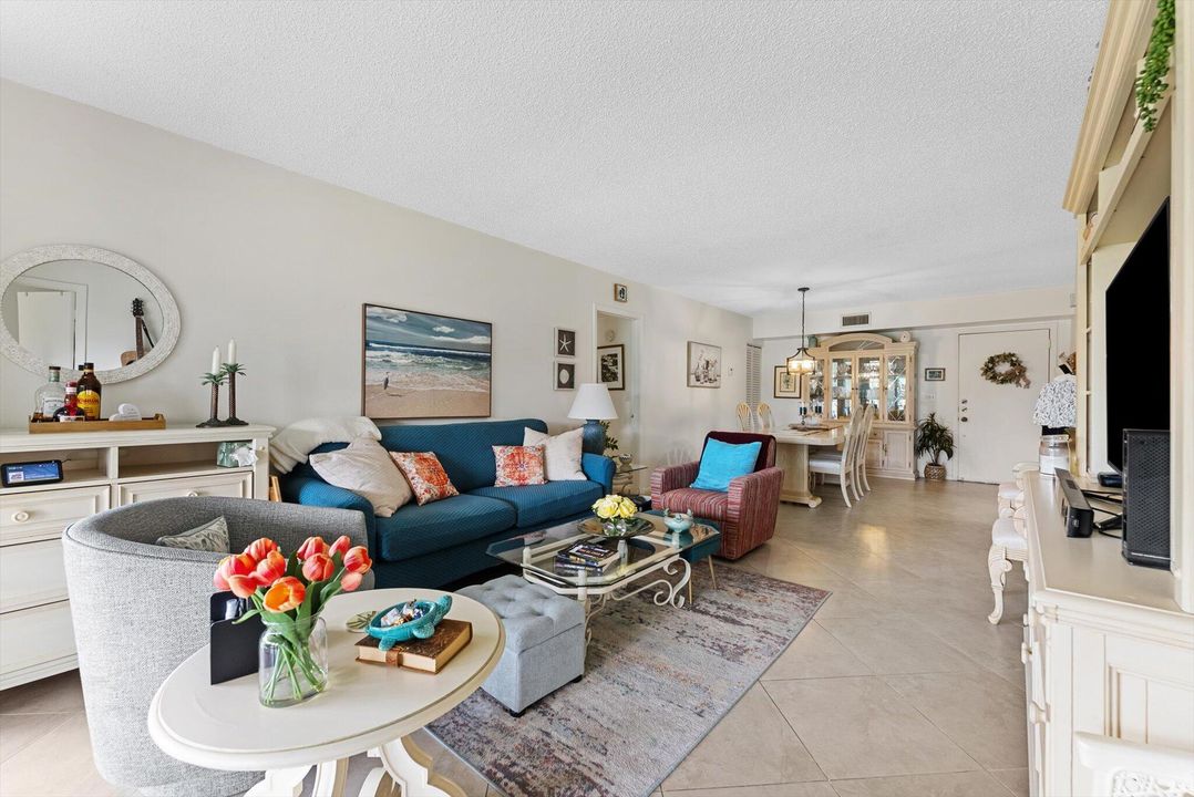 For Rent: $4,000 (2 beds, 2 baths, 1196 Square Feet)