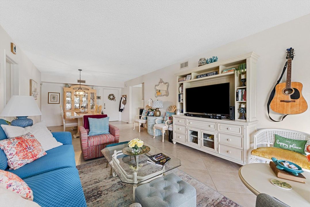 For Rent: $4,000 (2 beds, 2 baths, 1196 Square Feet)