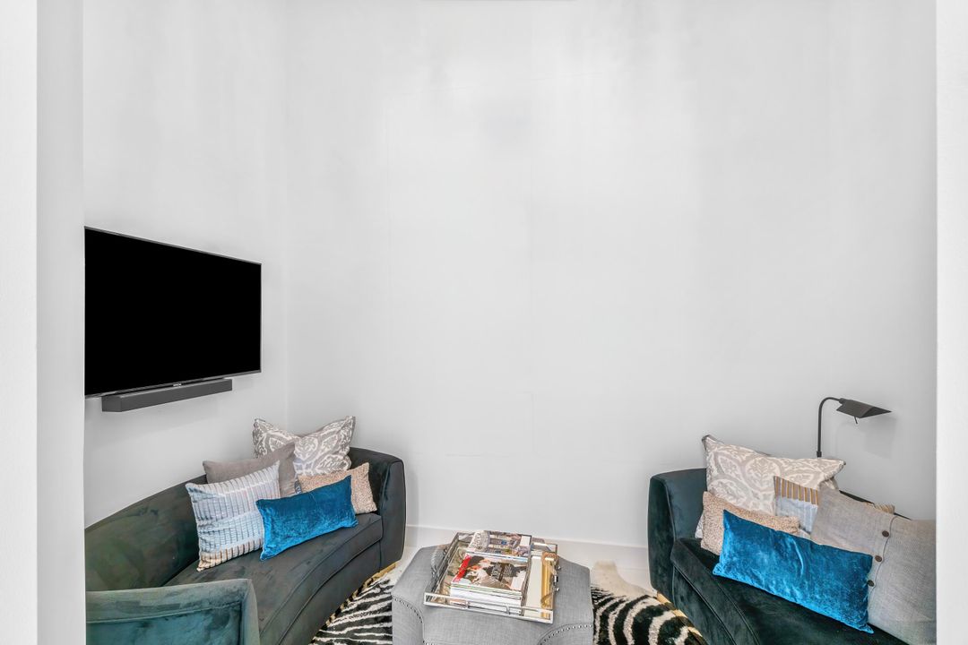 На продажу: $1,245,000 (2 спален, 2 ванн, 1324 Квадратных фут)