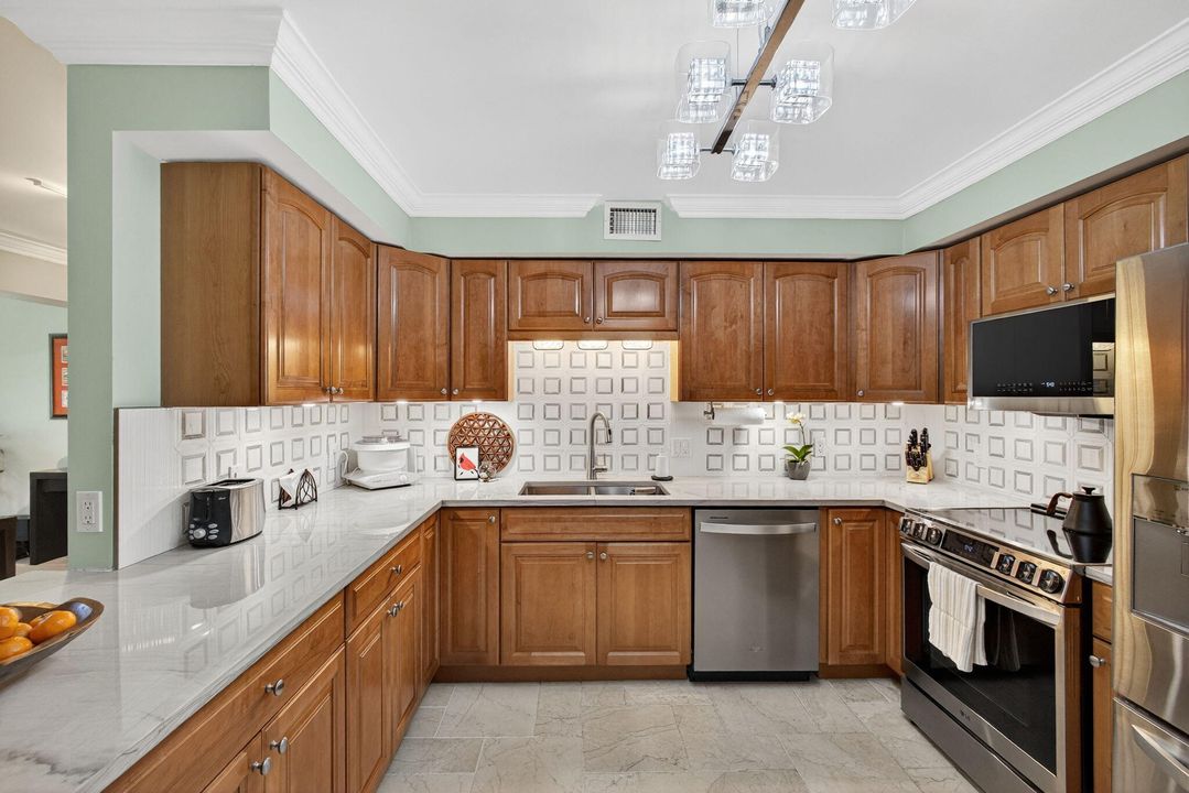 For Sale: $895,000 (3 beds, 3 baths, 2230 Square Feet)