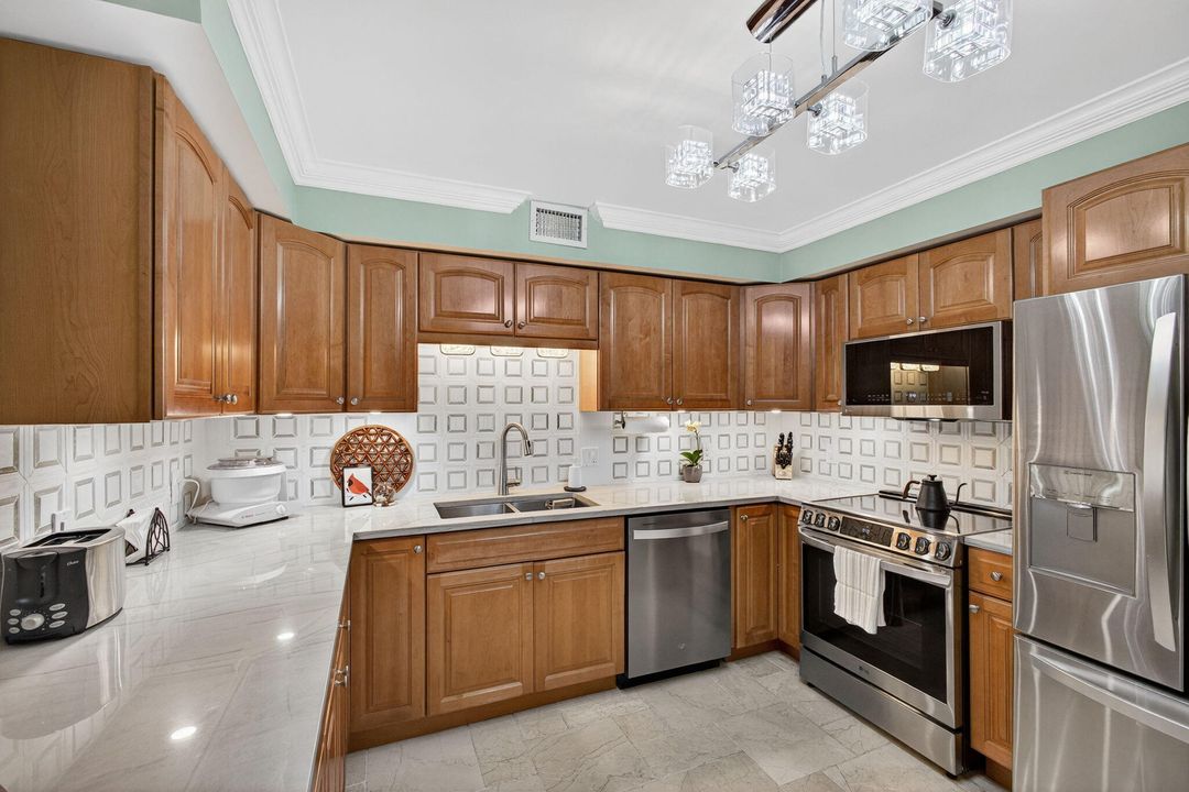 For Sale: $895,000 (3 beds, 3 baths, 2230 Square Feet)