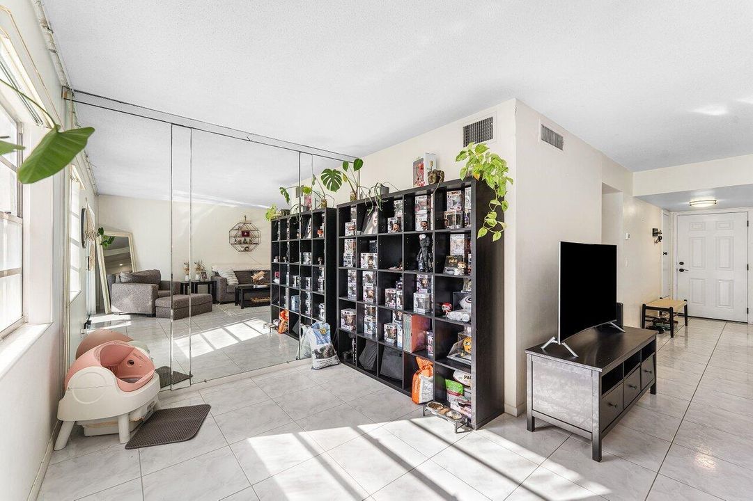 For Sale: $210,000 (2 beds, 2 baths, 1000 Square Feet)