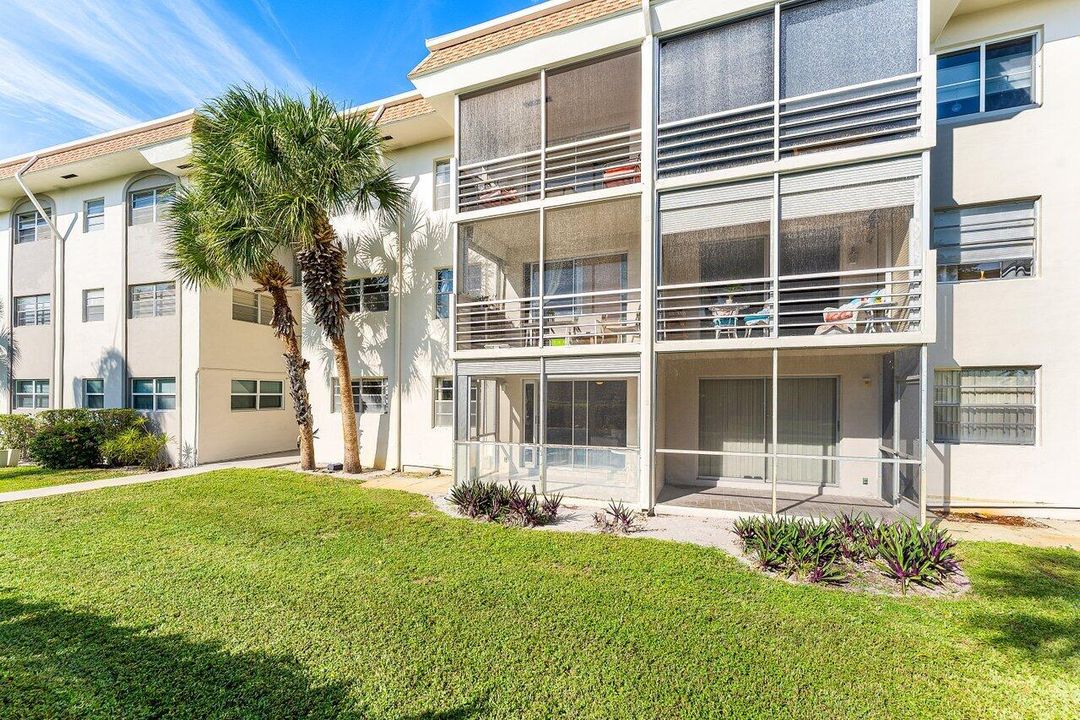 For Sale: $210,000 (2 beds, 2 baths, 1000 Square Feet)