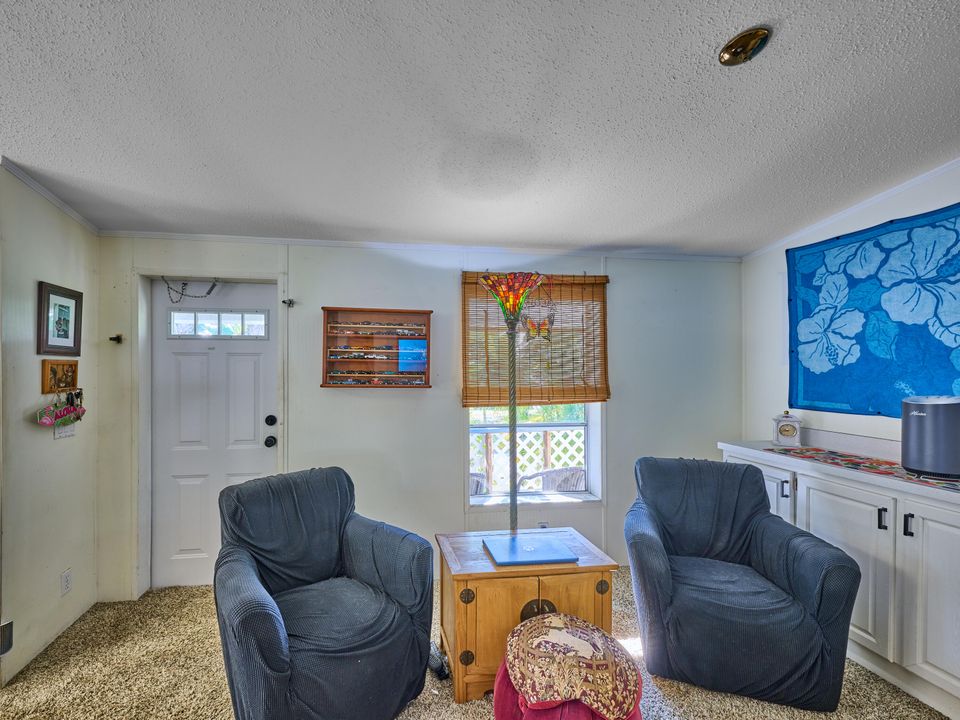 На продажу: $215,000 (2 спален, 2 ванн, 1292 Квадратных фут)