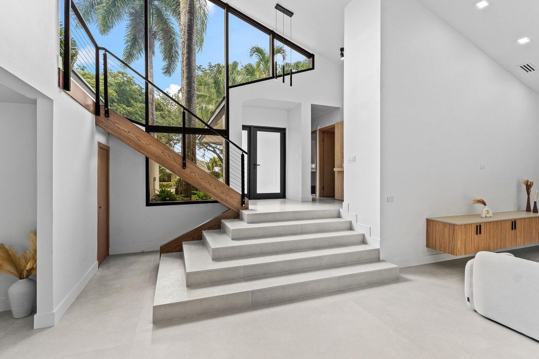 出租: $15,000 (3 贝兹, 2 浴室, 2467 平方英尺)