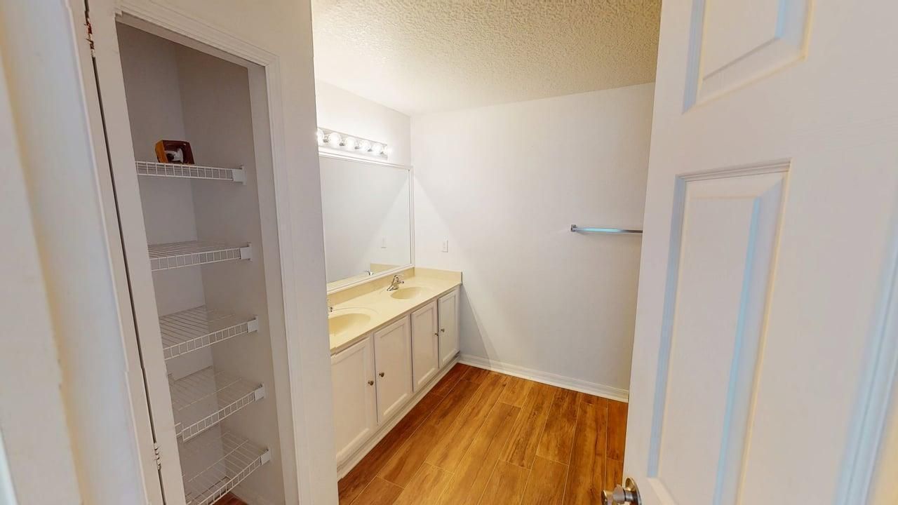 出租: $2,700 (4 贝兹, 2 浴室, 2059 平方英尺)