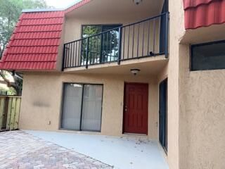 В аренду: $2,390 (2 спален, 2 ванн, 1302 Квадратных фут)