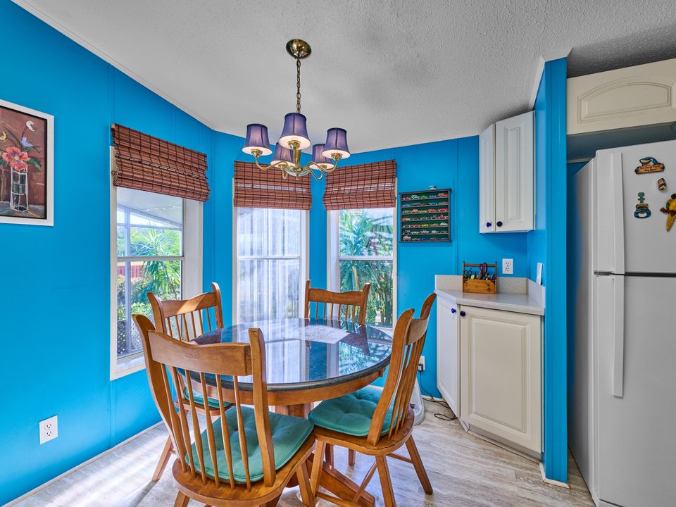 На продажу: $215,000 (2 спален, 2 ванн, 1292 Квадратных фут)