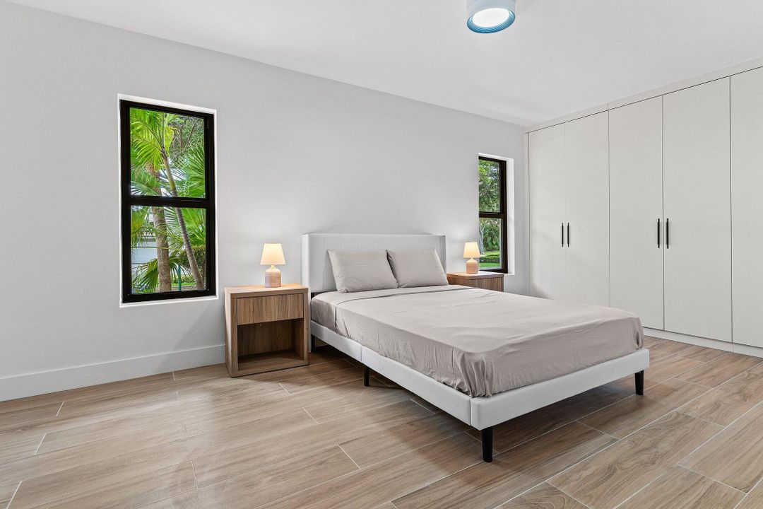 出租: $15,000 (3 贝兹, 2 浴室, 2467 平方英尺)