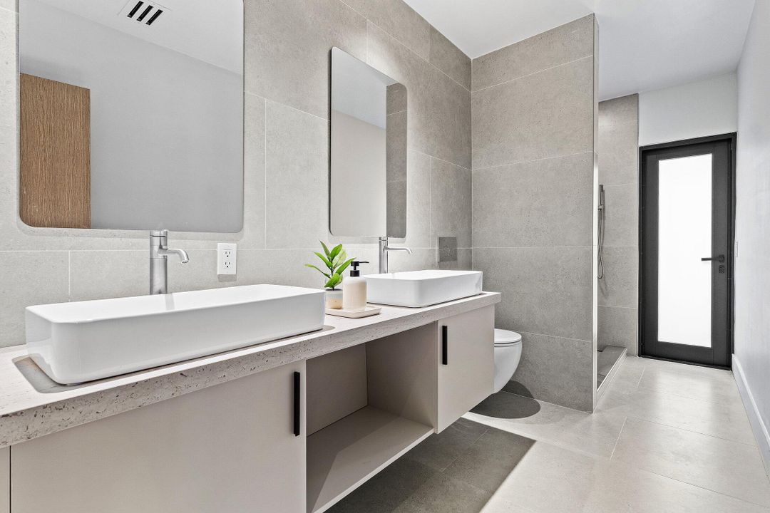 出租: $15,000 (3 贝兹, 2 浴室, 2467 平方英尺)