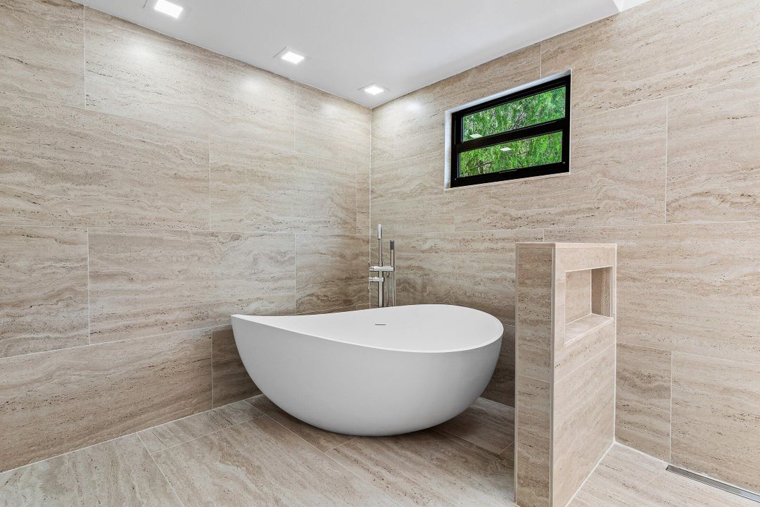 出租: $15,000 (3 贝兹, 2 浴室, 2467 平方英尺)