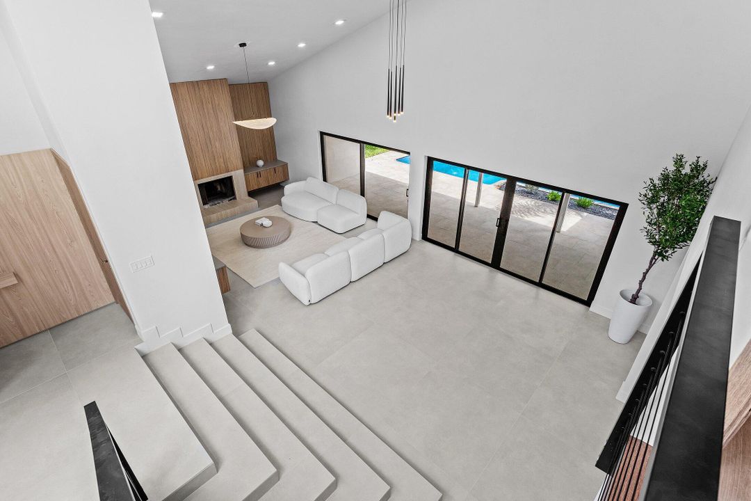 出租: $15,000 (3 贝兹, 2 浴室, 2467 平方英尺)