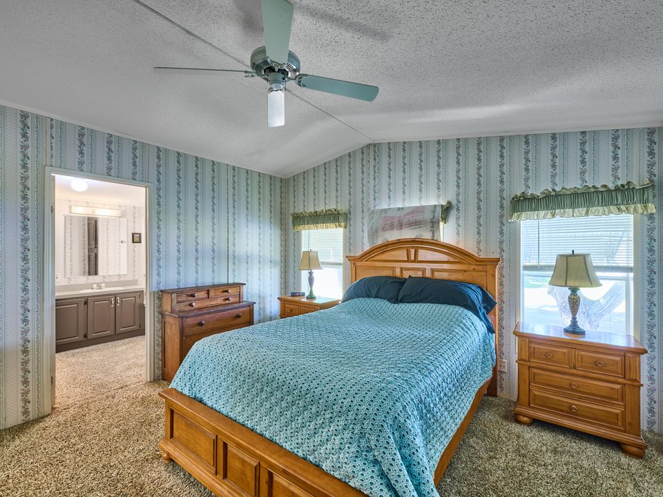 На продажу: $215,000 (2 спален, 2 ванн, 1292 Квадратных фут)