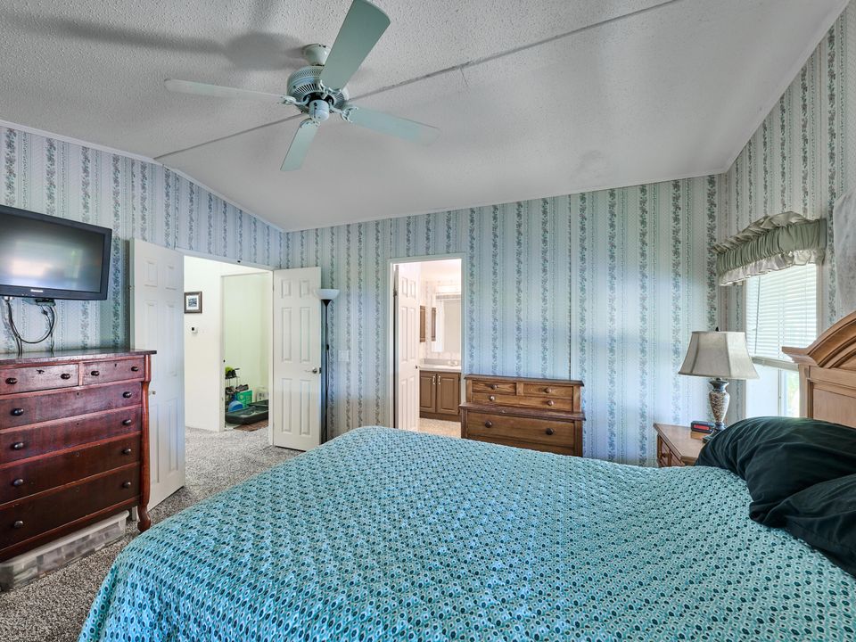 На продажу: $215,000 (2 спален, 2 ванн, 1292 Квадратных фут)