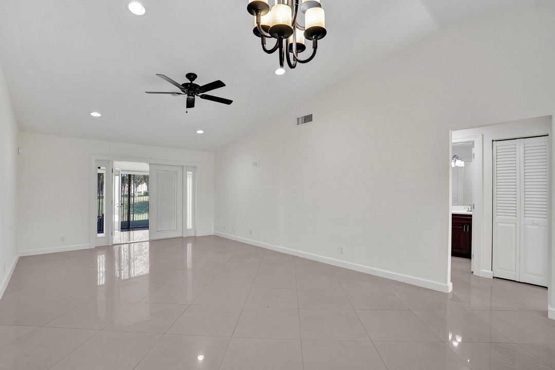 Active With Contract: $2,275 (2 beds, 2 baths, 1370 Square Feet)