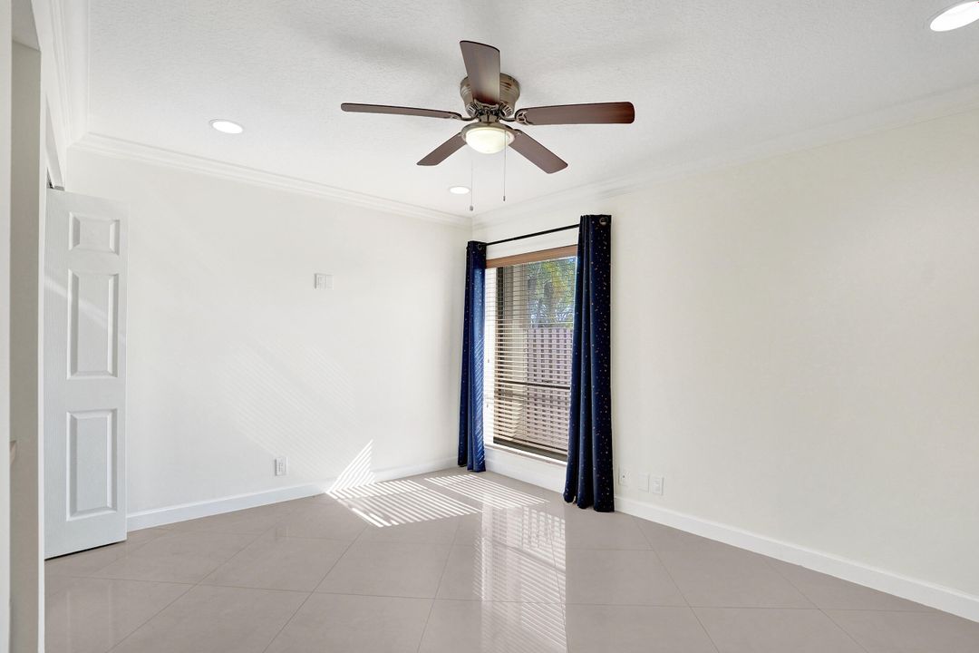 Active With Contract: $2,275 (2 beds, 2 baths, 1370 Square Feet)