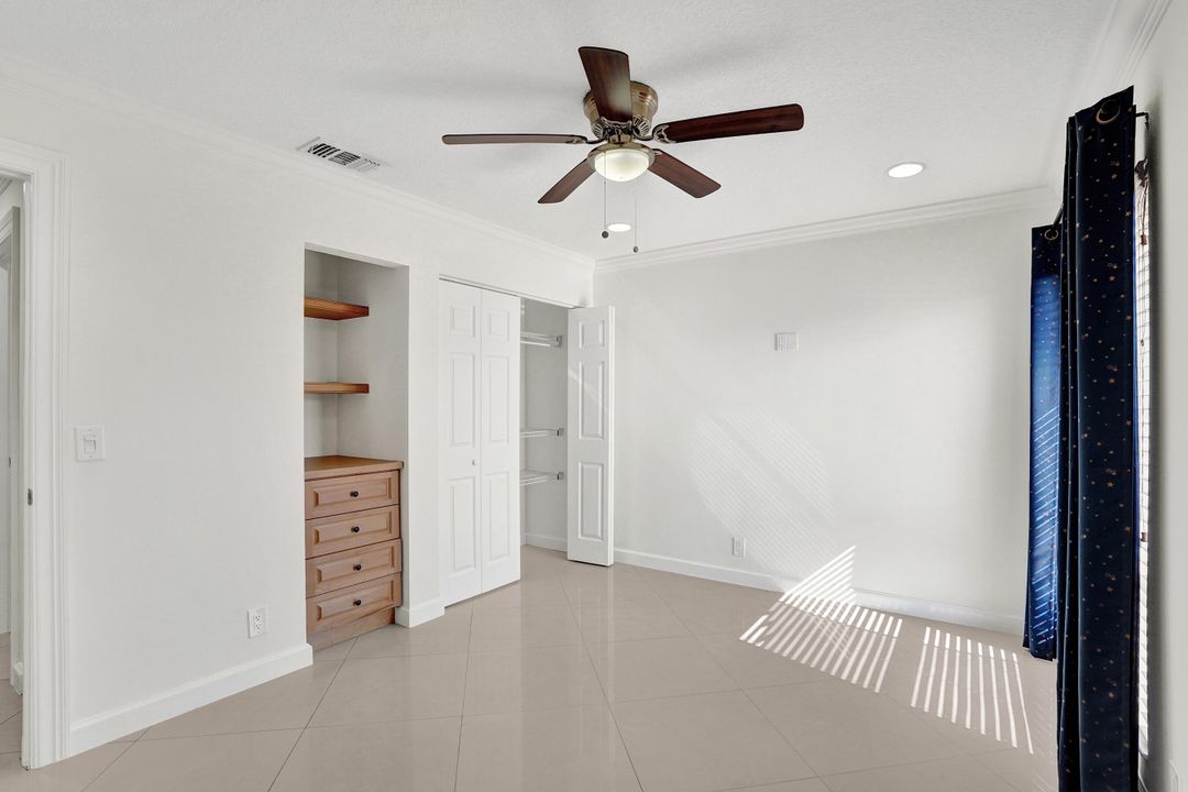 Active With Contract: $2,275 (2 beds, 2 baths, 1370 Square Feet)