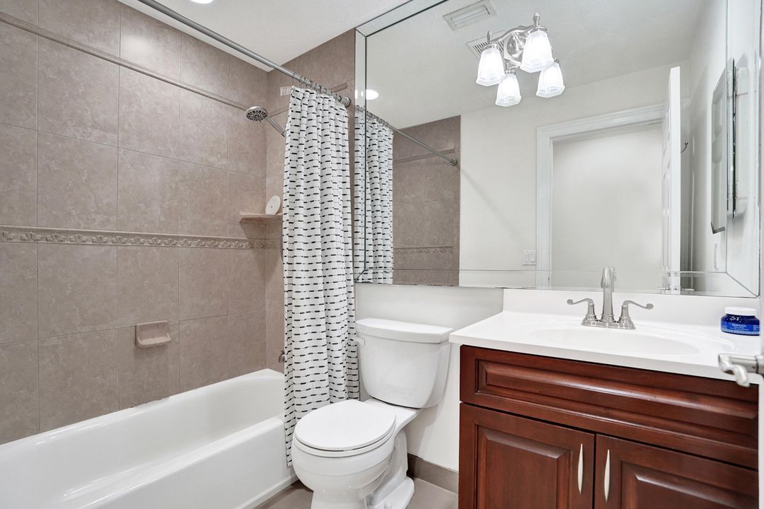 Active With Contract: $2,275 (2 beds, 2 baths, 1370 Square Feet)