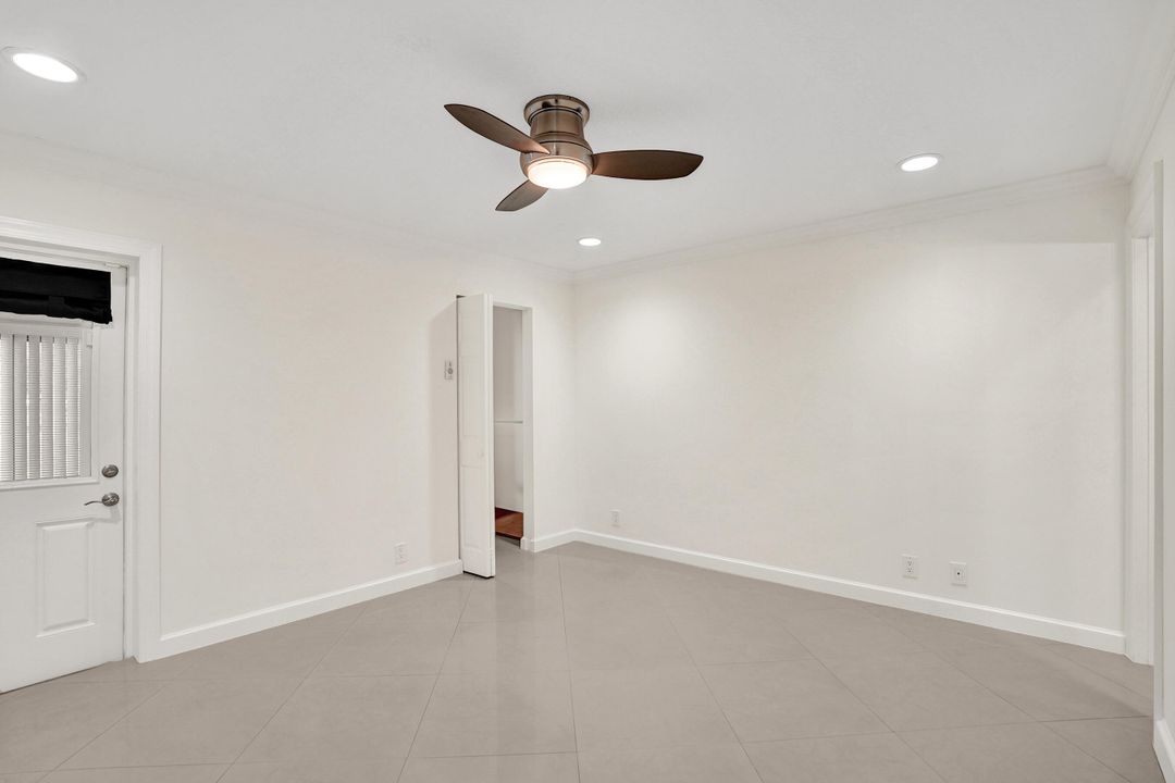 Active With Contract: $2,275 (2 beds, 2 baths, 1370 Square Feet)