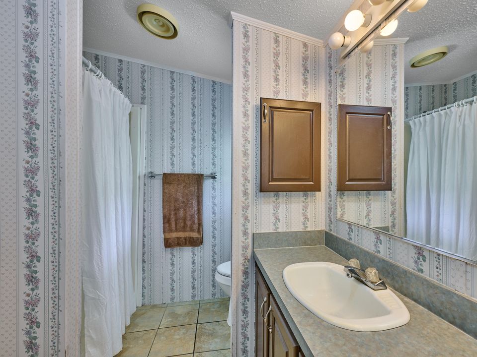 На продажу: $215,000 (2 спален, 2 ванн, 1292 Квадратных фут)