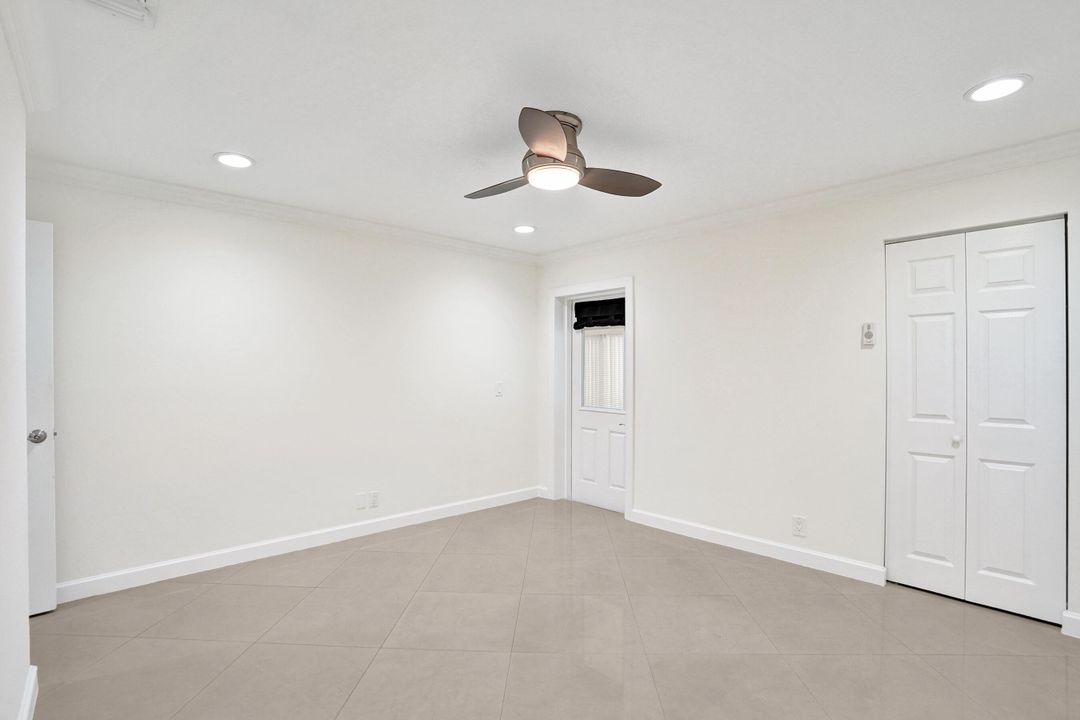 Active With Contract: $2,275 (2 beds, 2 baths, 1370 Square Feet)