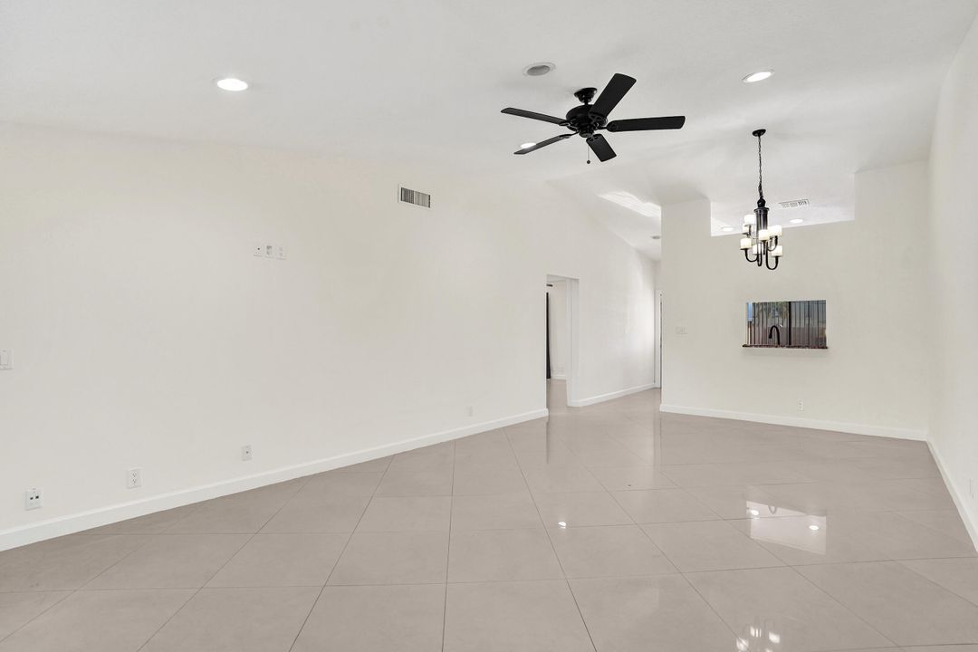 Active With Contract: $2,275 (2 beds, 2 baths, 1370 Square Feet)