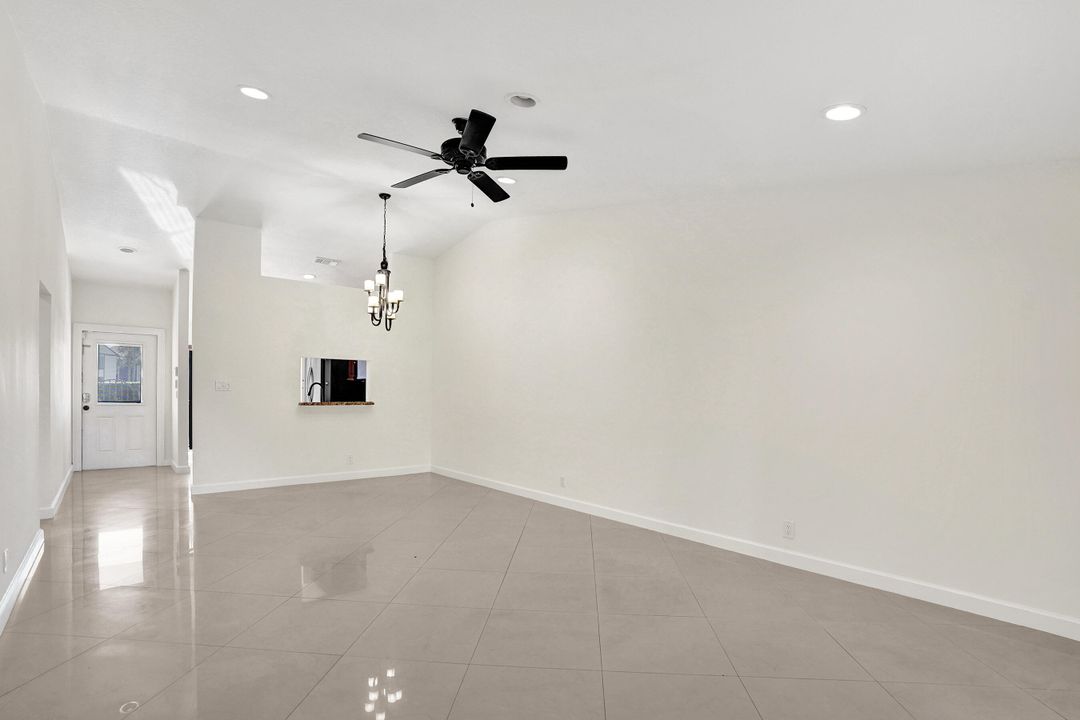 Active With Contract: $2,275 (2 beds, 2 baths, 1370 Square Feet)