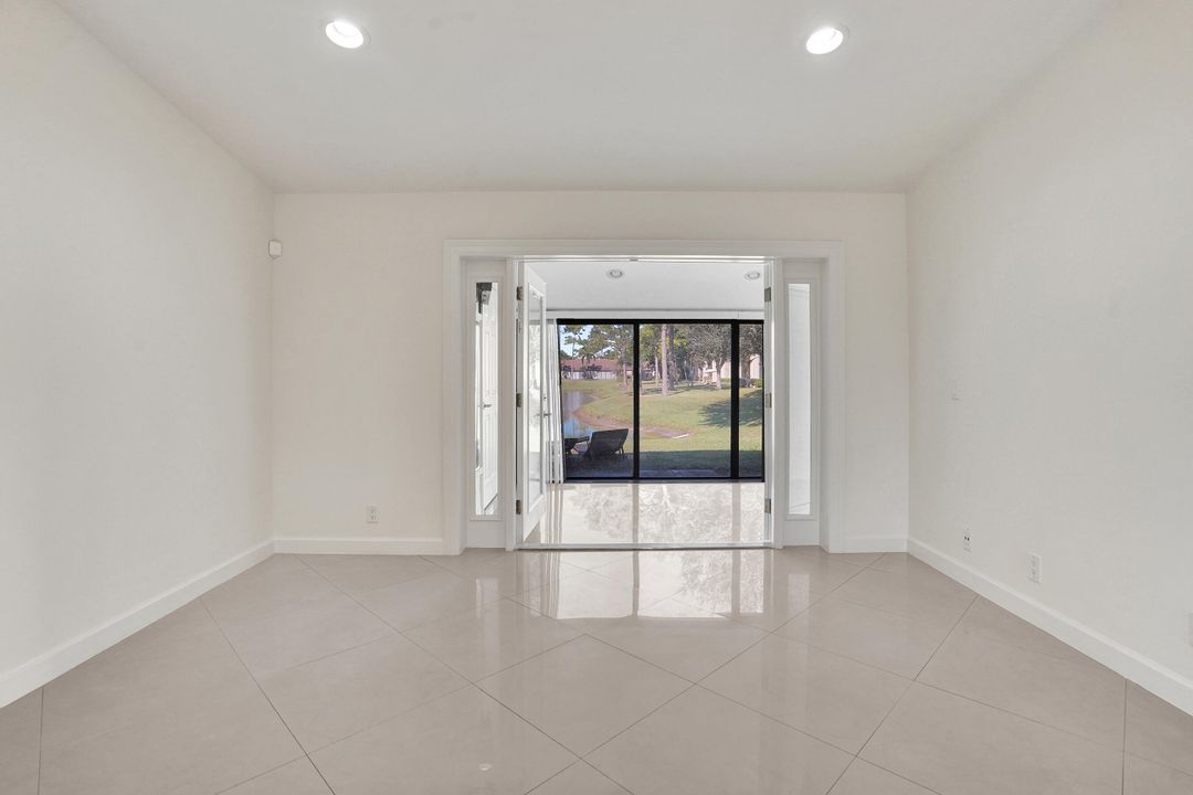 Active With Contract: $2,275 (2 beds, 2 baths, 1370 Square Feet)