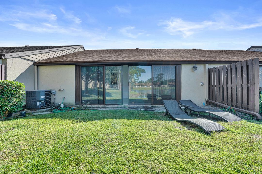 Active With Contract: $2,275 (2 beds, 2 baths, 1370 Square Feet)