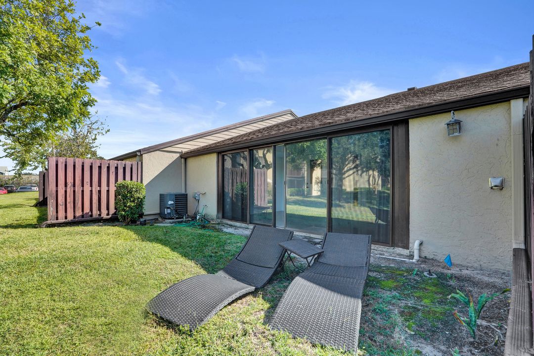 Active With Contract: $2,275 (2 beds, 2 baths, 1370 Square Feet)