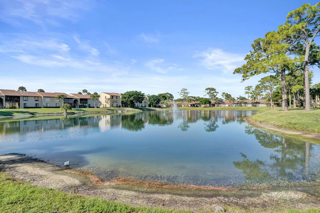 Active With Contract: $2,275 (2 beds, 2 baths, 1370 Square Feet)