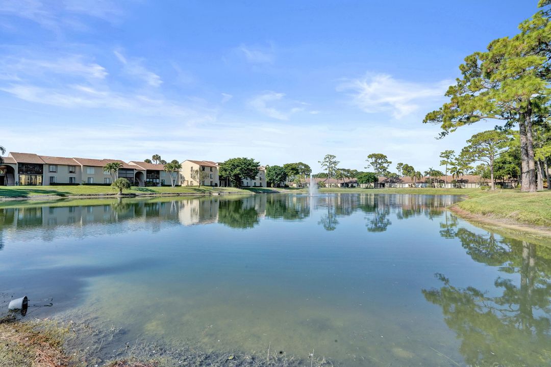 Active With Contract: $2,275 (2 beds, 2 baths, 1370 Square Feet)