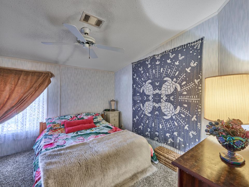 На продажу: $215,000 (2 спален, 2 ванн, 1292 Квадратных фут)