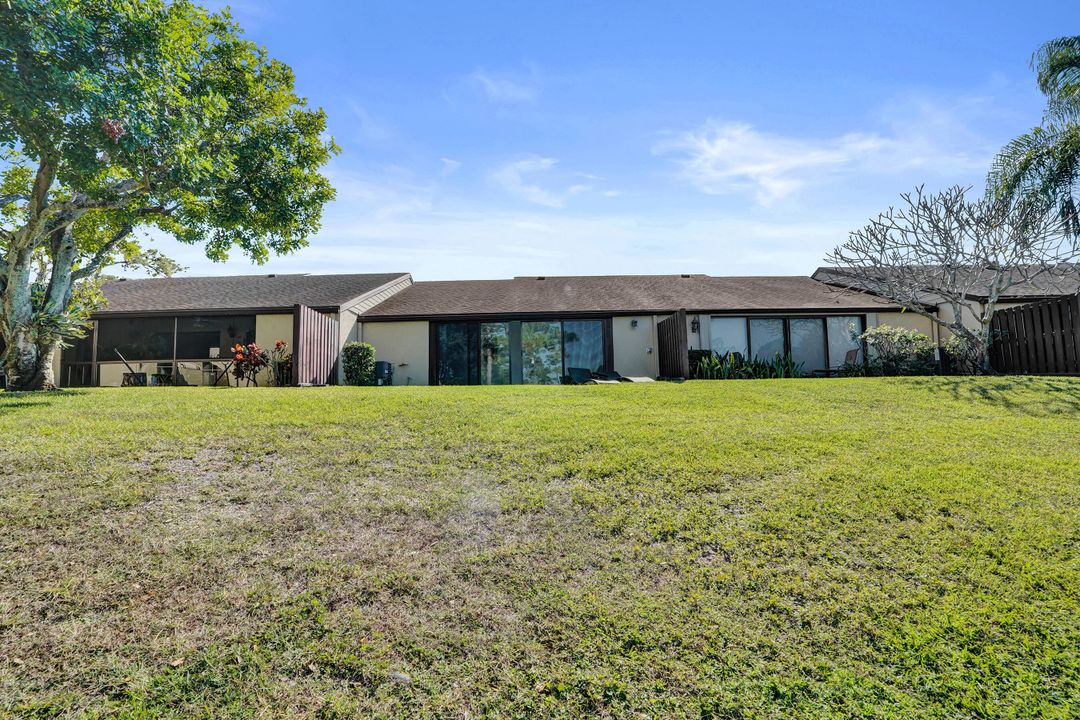 Active With Contract: $2,275 (2 beds, 2 baths, 1370 Square Feet)