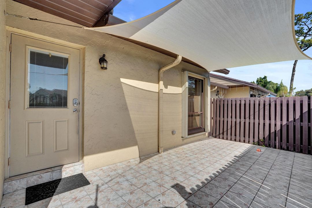 Active With Contract: $2,275 (2 beds, 2 baths, 1370 Square Feet)