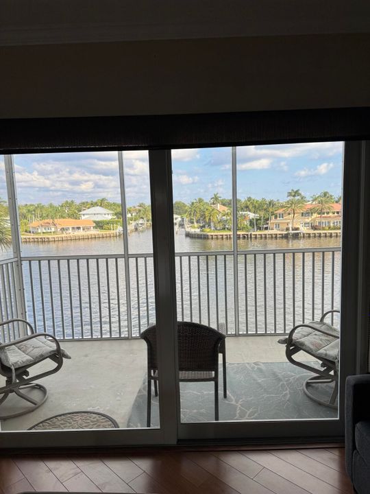 出租: $3,750 (2 贝兹, 2 浴室, 948 平方英尺)