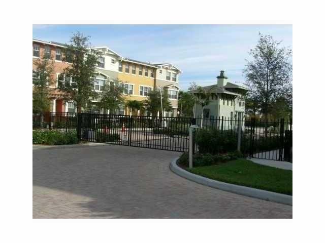 Под контрактом: $3,795 (4 спален, 3 ванн, 2285 Квадратных фут)