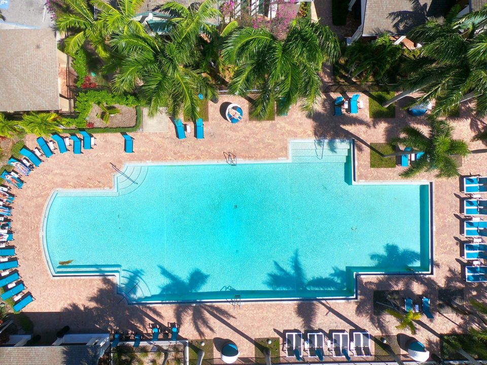 Под контрактом: $3,795 (4 спален, 3 ванн, 2285 Квадратных фут)