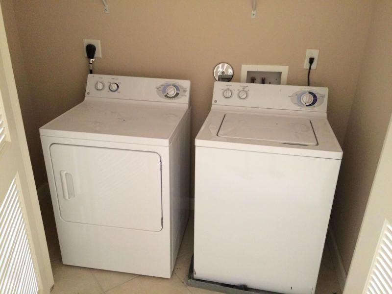 Под контрактом: $3,795 (4 спален, 3 ванн, 2285 Квадратных фут)