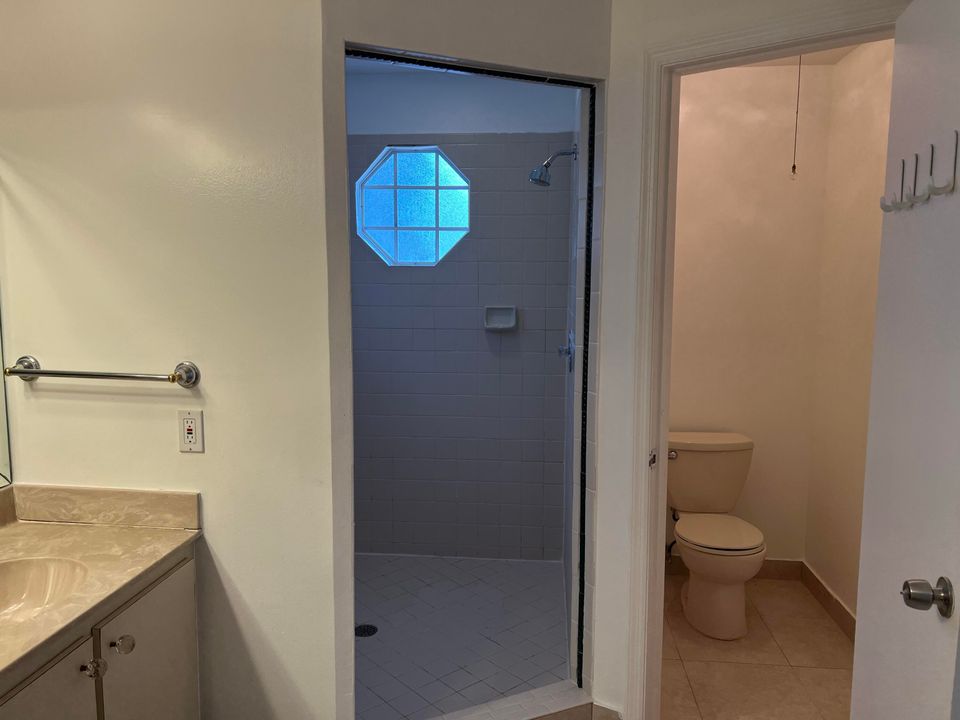 For Sale: $320,000 (2 beds, 2 baths, 1157 Square Feet)