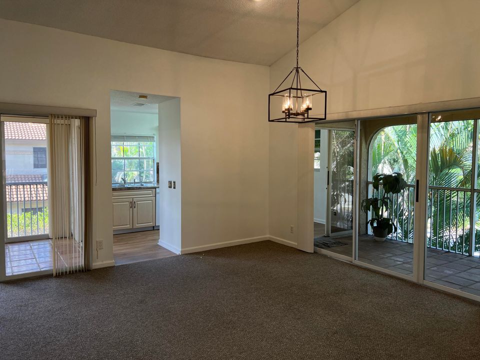 For Sale: $320,000 (2 beds, 2 baths, 1157 Square Feet)