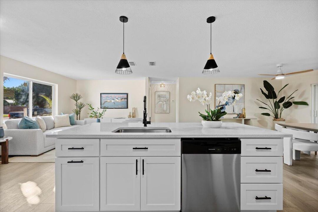 En Venta: $695,000 (3 camas, 2 baños, 1510 Pies cuadrados)