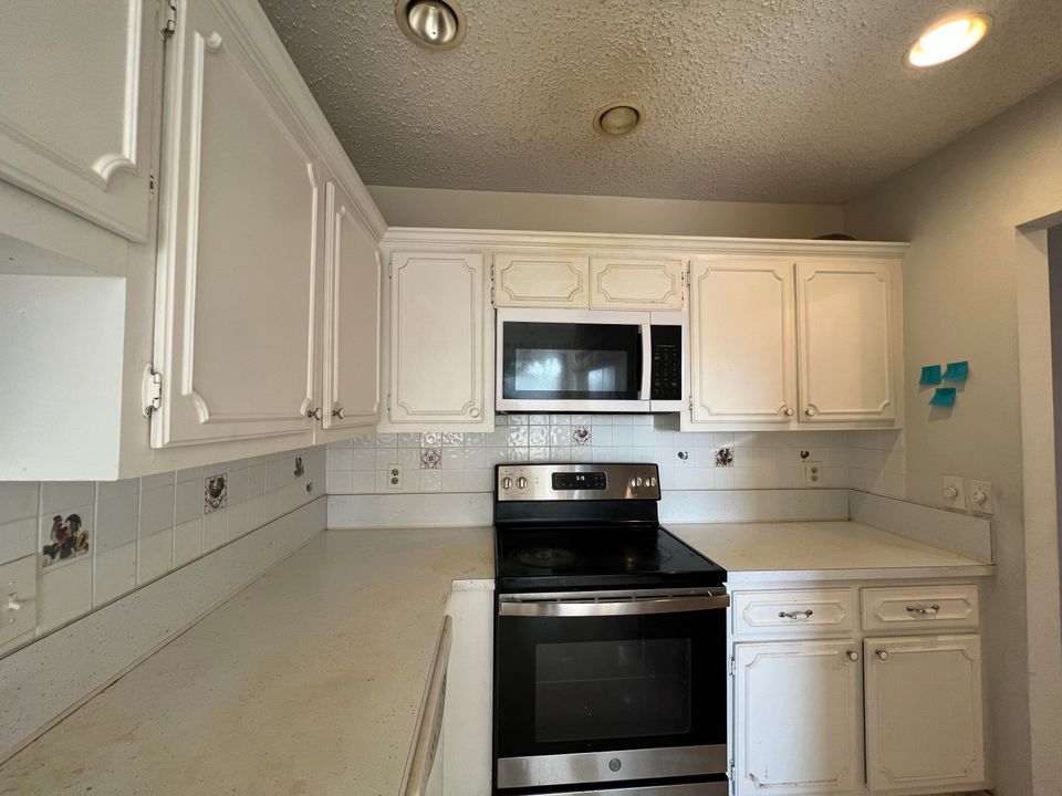 For Rent: $1,800 (2 beds, 2 baths, 1167 Square Feet)